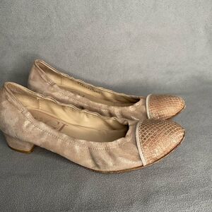 AGL Attilio Giusti Leombruni Pumps Round Toe Shimmer‎ Nude Heels US 10,5(40,5)